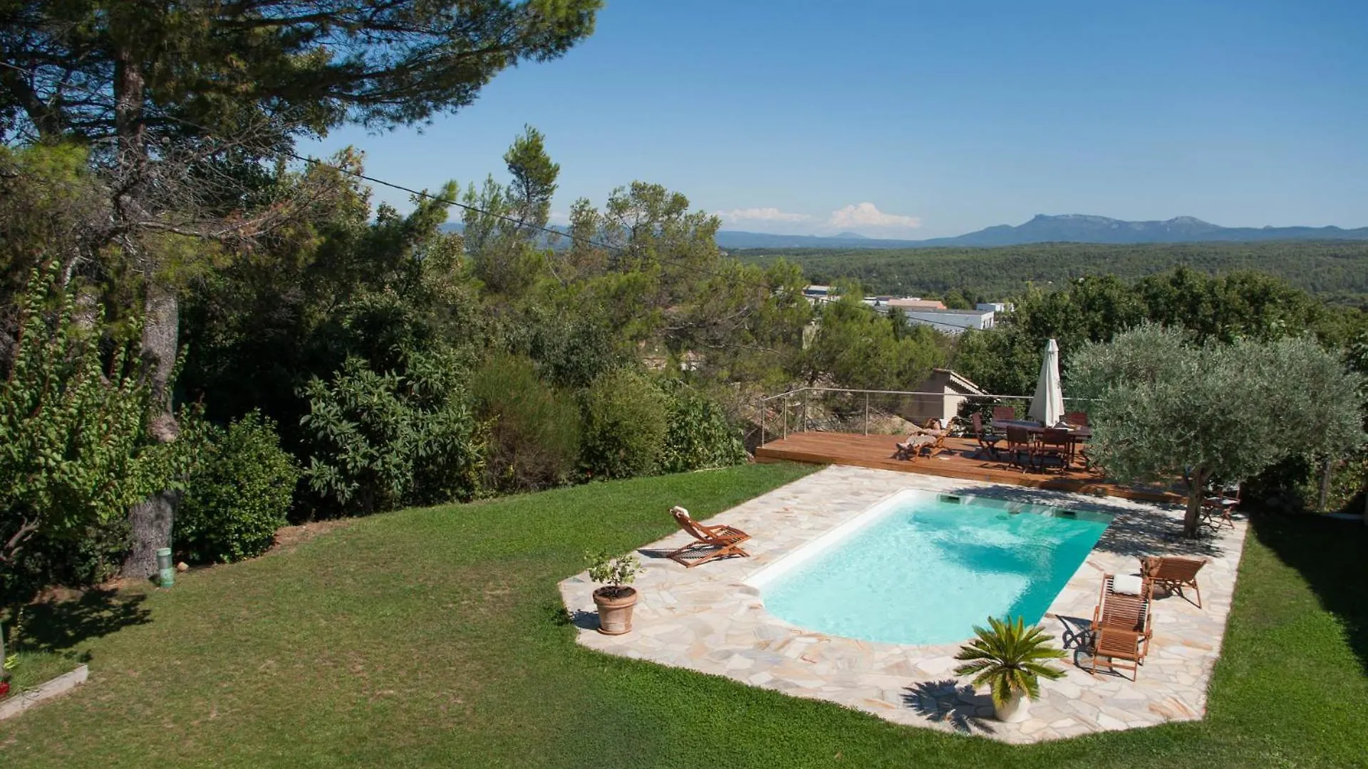 Amazing View ! Great House To Gather With Friends In Provence Greasque Villa